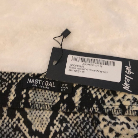 Black/gray snake print wrap skirt from Nasty Gal. - Picture 5 of 11